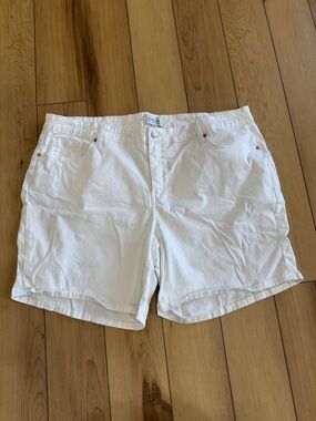 crown & ivy White High-Rise Casual Bermuda Shorts